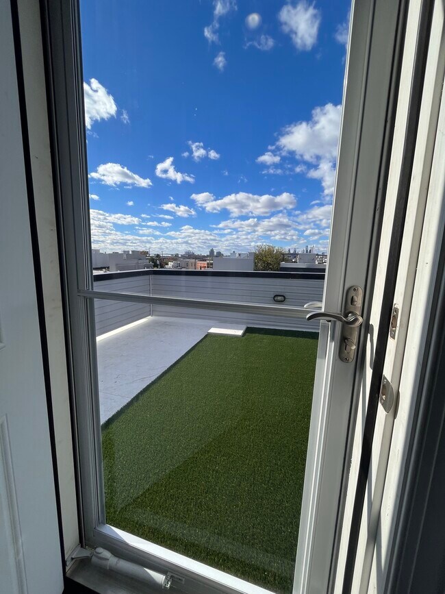 Foto del edificio - 2635 Livingston St