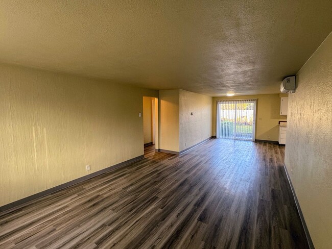 Foto del edificio - 2-Bed, 1-Bath Duplex – Great Location!