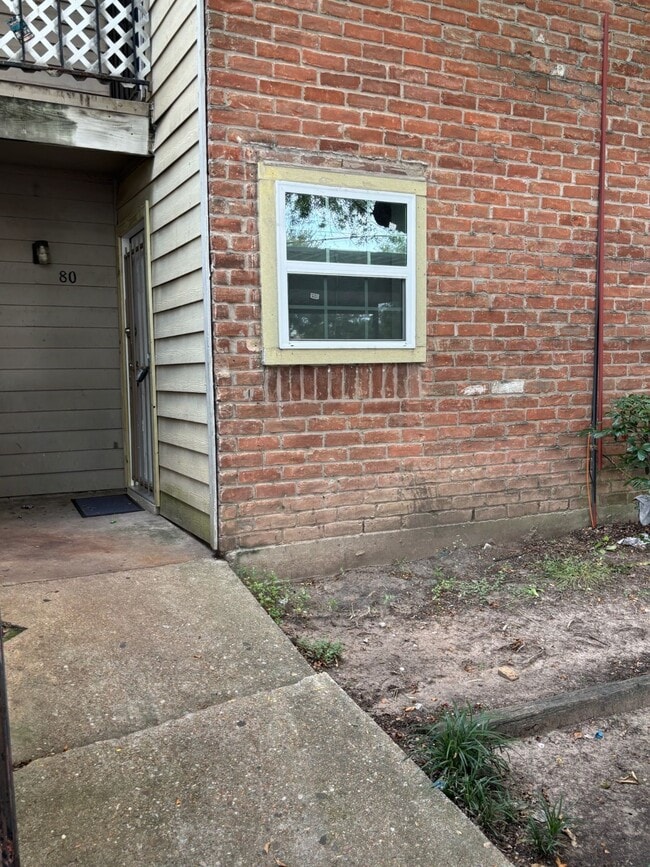 Building Photo - 10601 South Dr