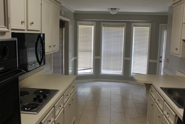 Building Photo - Beautiful Home for Lease! (Available for HUD)