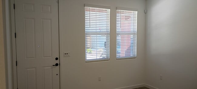 Building Photo - 821 Lake Park Cir