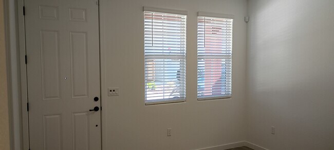 Foto del edificio - 821 Lake Park Cir