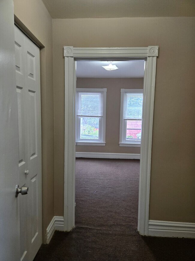 Building Photo - 408 N. 8th Street