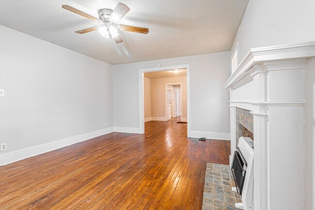Building Photo - 1 Bed 1 Bath apartment in Okc close to Plaza District! Half off on first month's rent!