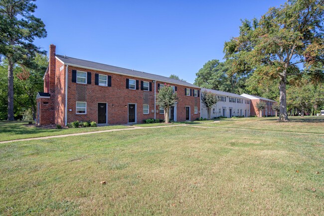 Crystal Lakes Apartments - 3501 Meadowdale Blvd Richmond, VA ...