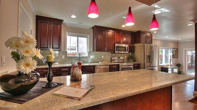 Building Photo - 39546 Plumas Ct