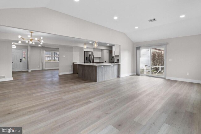 Foto del edificio - 1120 Silver Lake Ln