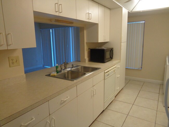 Foto del edificio - 1455 White Pine Dr