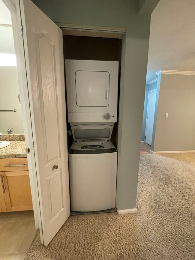 In-Unit Washer/Dryer, New 2020 - 231 Masters Ct