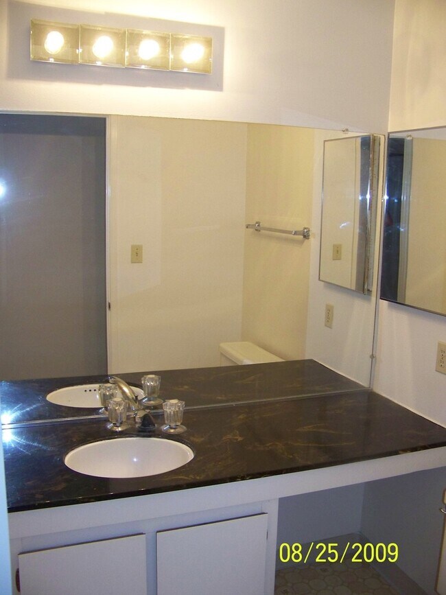 Foto del edificio - Beautiful Home Awaits Tenants