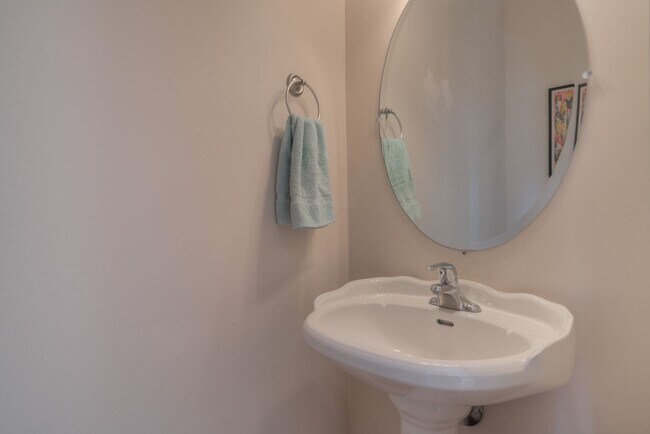 Foto del edificio - 250 Sheliah Ct