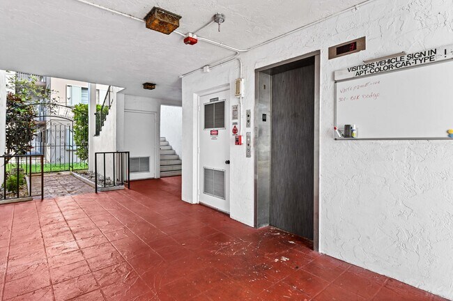 Foto del edificio - 3910 Crystal Lake Dr