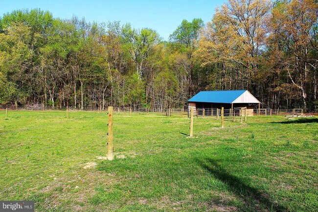 Foto del edificio - 3730 Hunting Creek Rd
