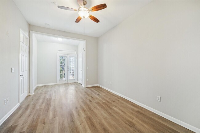 Building Photo - 5353 Memorial Dr