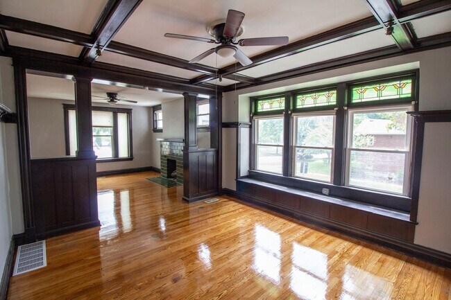 Building Photo - 4247 Grace Ave