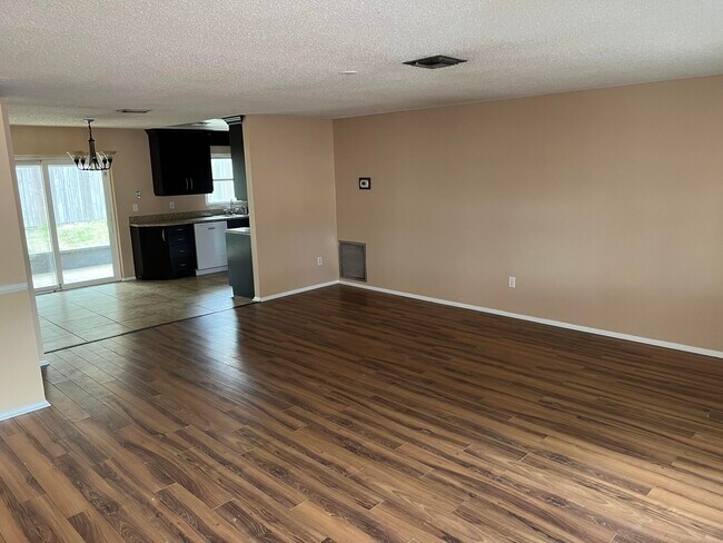 Foto del edificio - 3880 Essex St