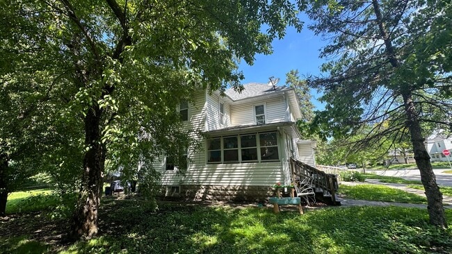 Building Photo - One Bedroom Duplex