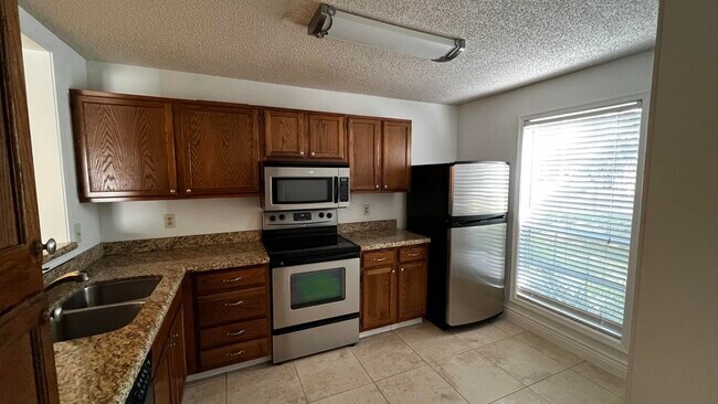 Foto del edificio - 5095 Heatherhill Ln