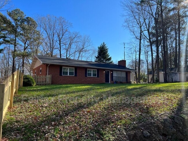 Building Photo - 6904 Baywood Dr