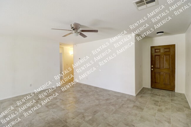 Building Photo - 6003 E Sunrise Cir