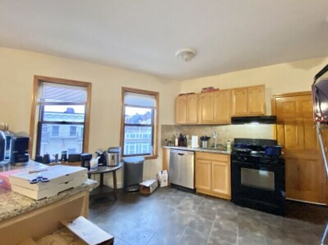 Foto del edificio - Renovated Cleveland Circle 5 Bed/2 Bath on...