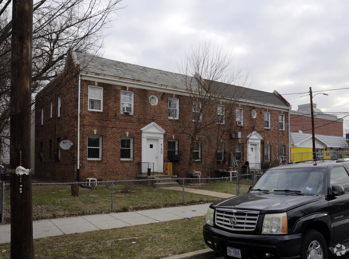 Building Photo - 616-620 Mellon St SE