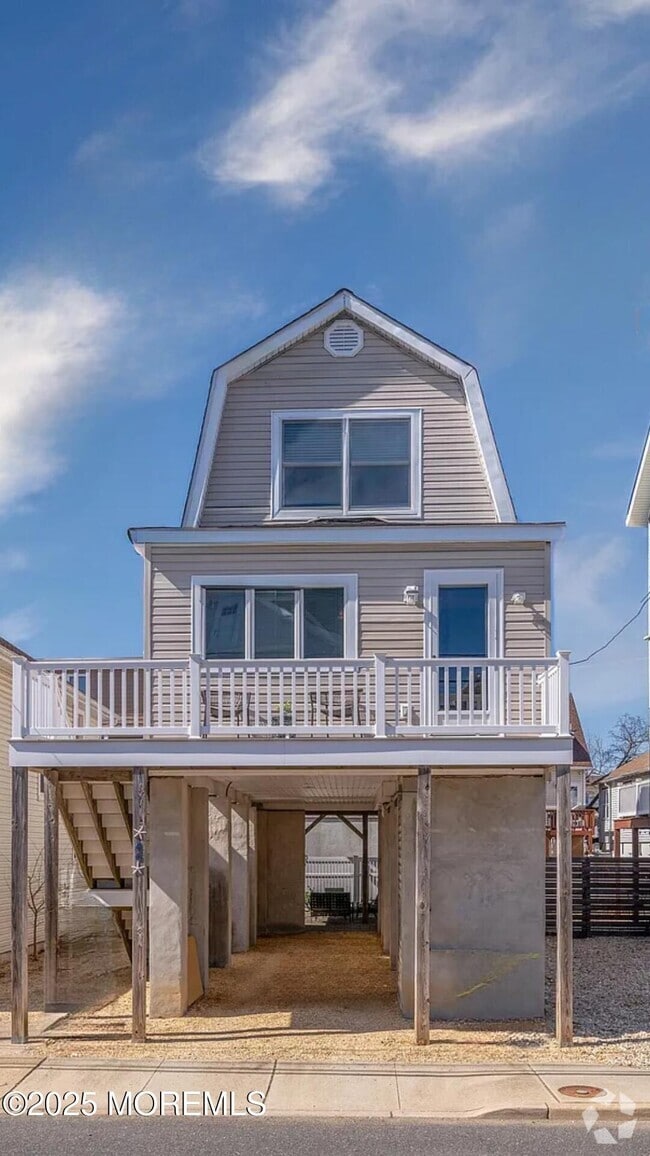 Building Photo - 46 Barberie Ave