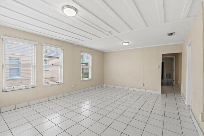 Building Photo - 137 Riberia St