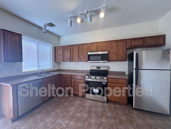 Building Photo - 2047 S Starling Dr