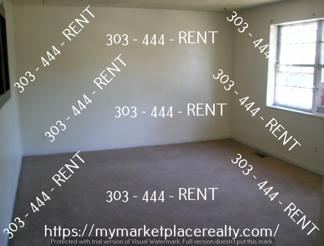 Building Photo - 3 Bedroom 2 Bath Home in Montbello..More p...