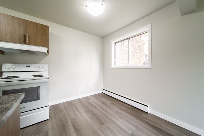 Photo du bâtiment - 3415 106 Av NW