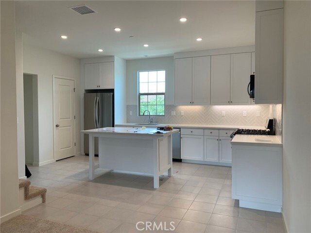 Building Photo - 302 Floral View