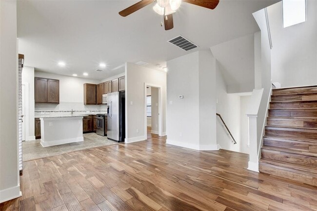 Building Photo - 1504 Lorraine Loop