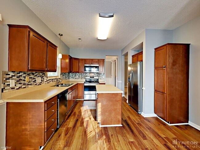 Foto del edificio - 9321 Broken Pine Ln