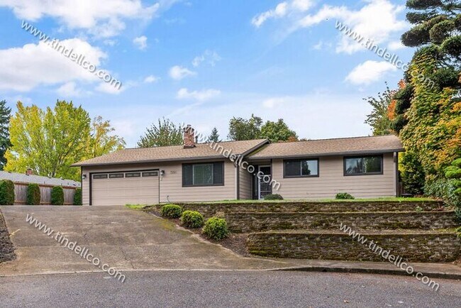 Foto del edificio - Delightful Updated Spacious Home On Cul-De...