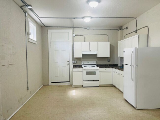 Building Photo - Renovated Duplex Studio - Downstairs Unit ...