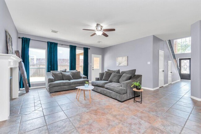 Foto del edificio - 718 Winter Pines Ct