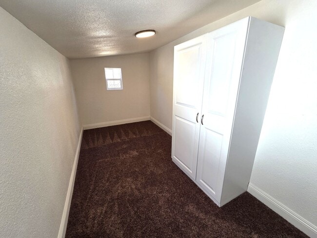 Building Photo - Remodeled 2 Bedroom 1 Bath Home