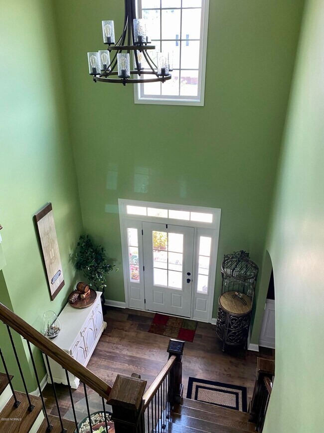 Foto del edificio - 409 Falls Creek Ct