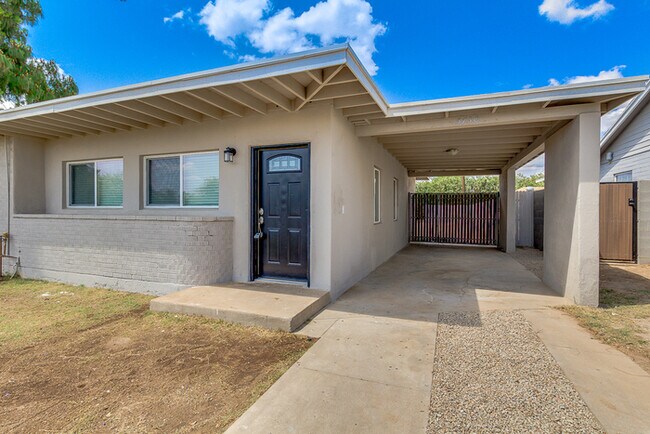 Building Photo - Remodeled Glendale Home
