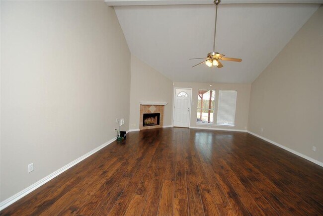 Building Photo - 16907 Summer Dew Ln