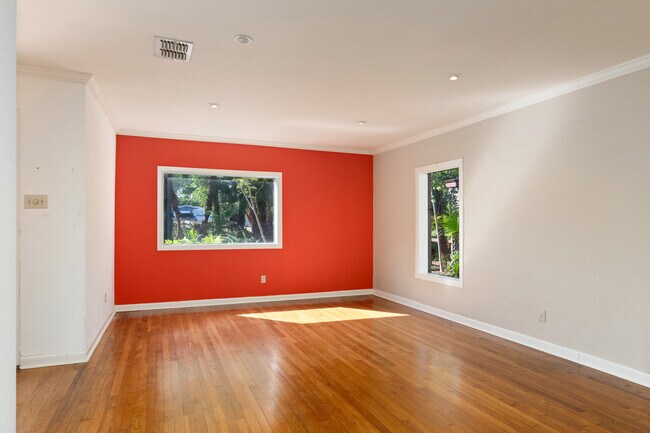 Foto del edificio - 1605 Elmwood Dr