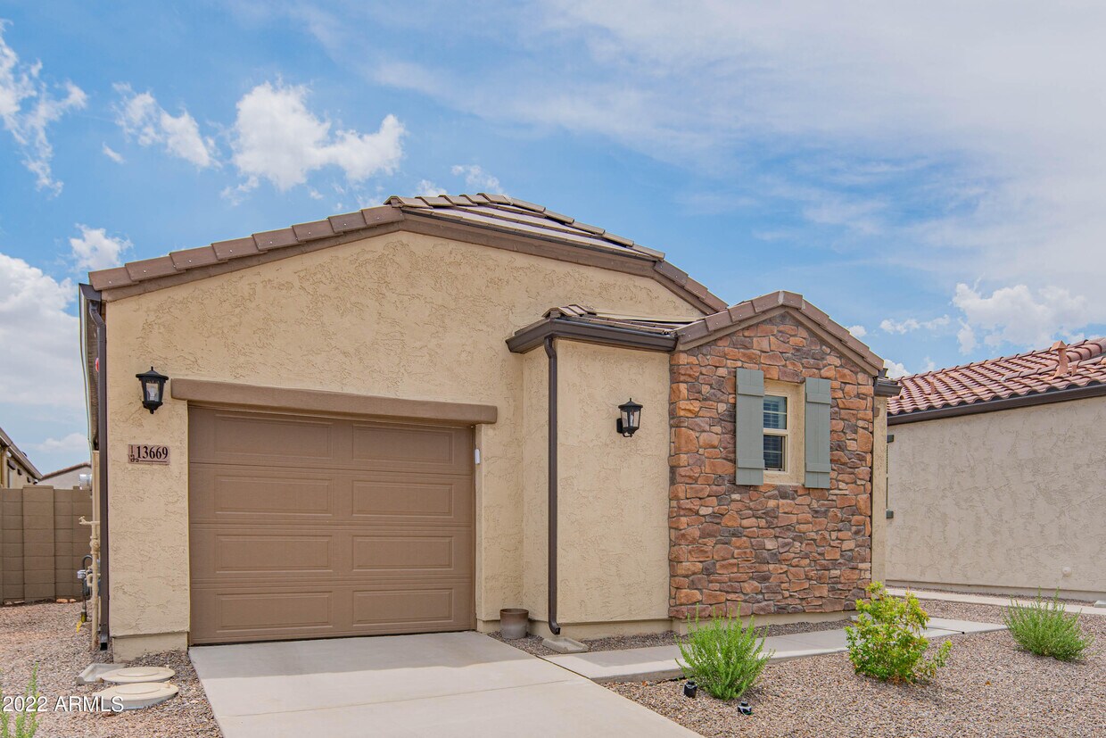 Primary Photo - 13669 W Sandridge Dr