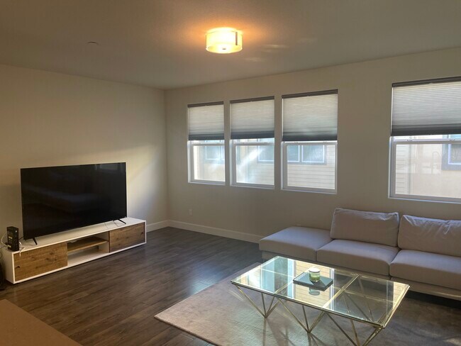 Building Photo - 5655 Melodia Cir