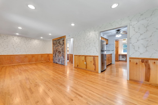 Building Photo - 4980 Ainsley Ave