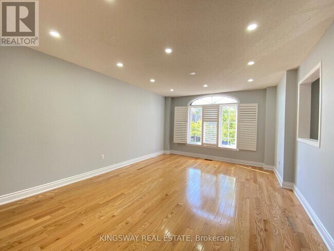 Building Photo - 33 Caranci Crescent