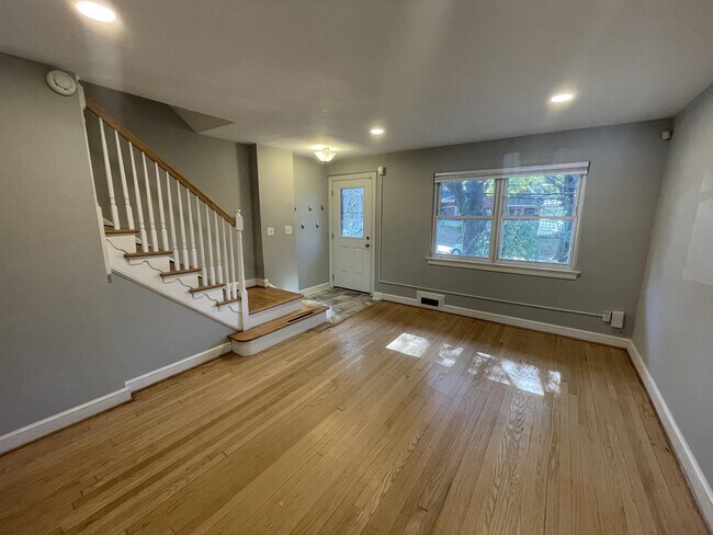 Foto del edificio - 32 Crittenden St NE