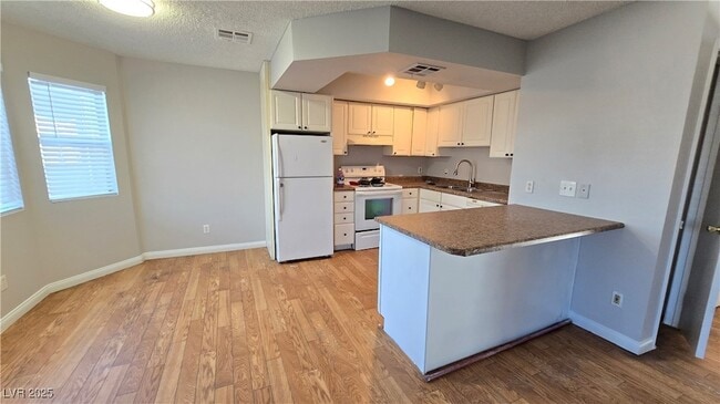 Building Photo - 1600 Burningwood Ln