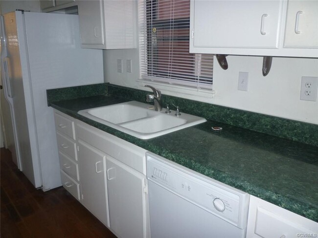 Building Photo - 1833 Ivystone Dr