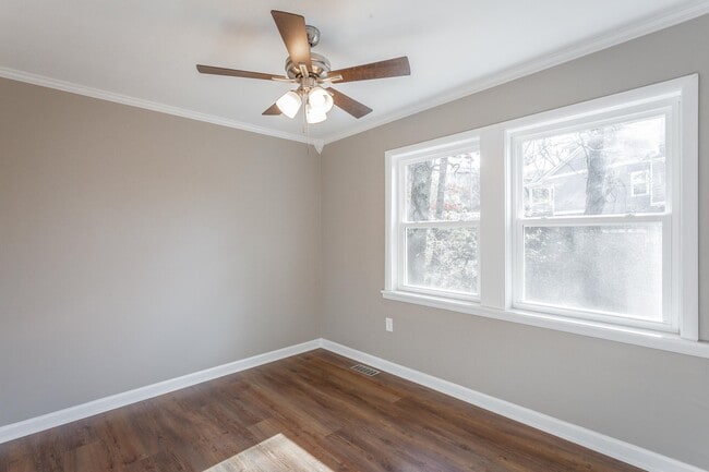 Building Photo - 516 Hedgewood Dr